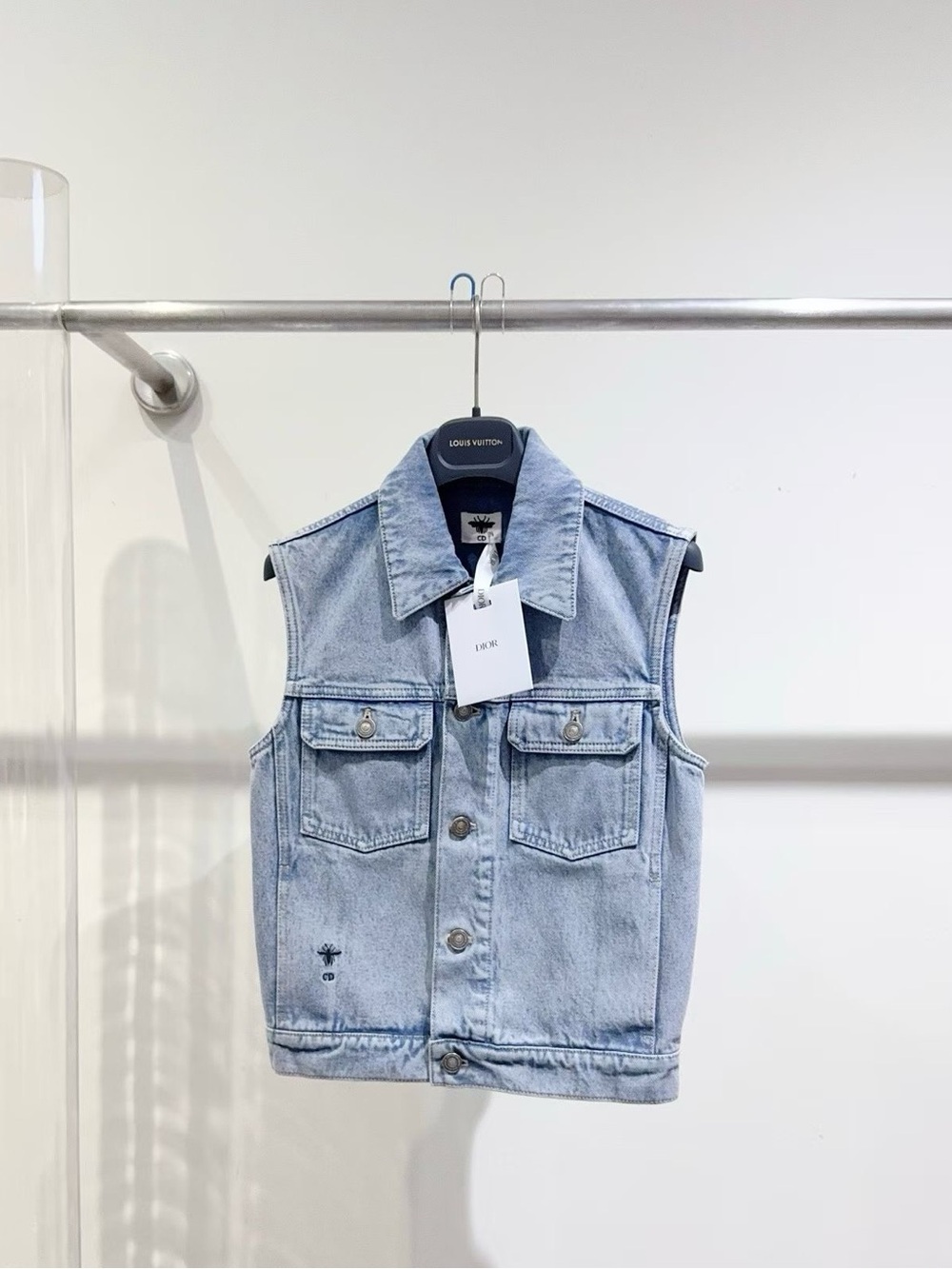 🚩steal Dior Light Blue Denim Vest with Branded Button - Picture 1 of 7